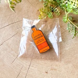 Bulleit Bourbon Frontier Whiskey Bottle Pintrill Collector Pin 2019